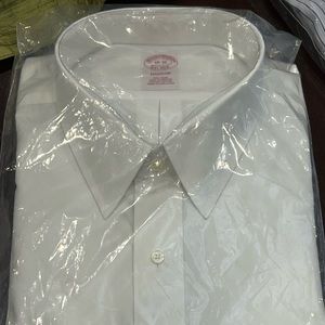 Brooks Brothers Men’s Non-Iron Dress shirt white